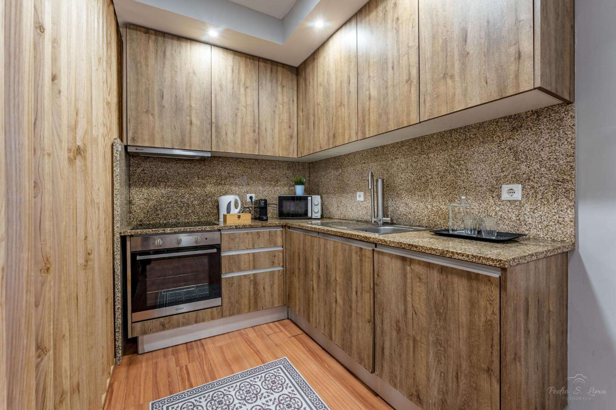 Experience The Charm With Terrace Apartment *